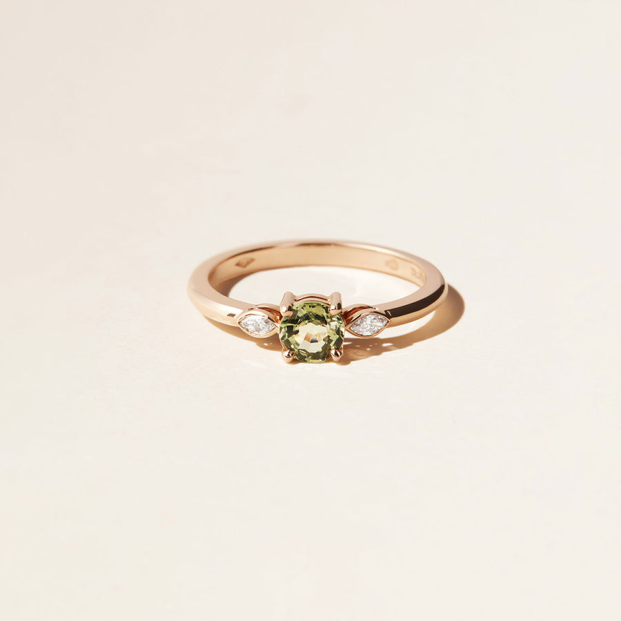 Bague Baby Céleste - Or rose, saphir vert et diamants